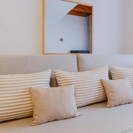 Lejlighed Sea Breeze Apartments, Beachfront Location