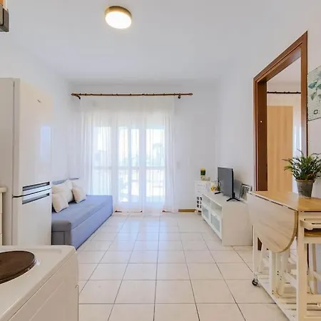 شقة Sea Breeze Apartments, Beachfront Location *
