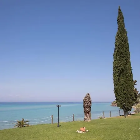 Sea Breeze Apartments, Beachfront Location شقة Skála Foúrkas
