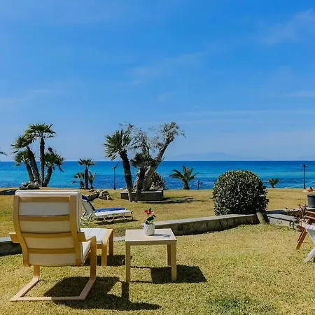 Sea Breeze Apartments, Beachfront Location Skála Foúrkas