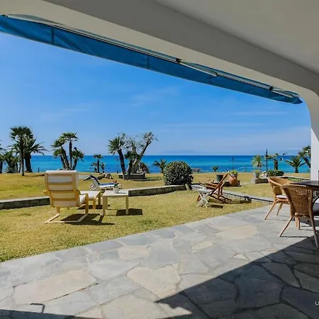 Sea Breeze Apartments, Beachfront Location Skála Foúrkas