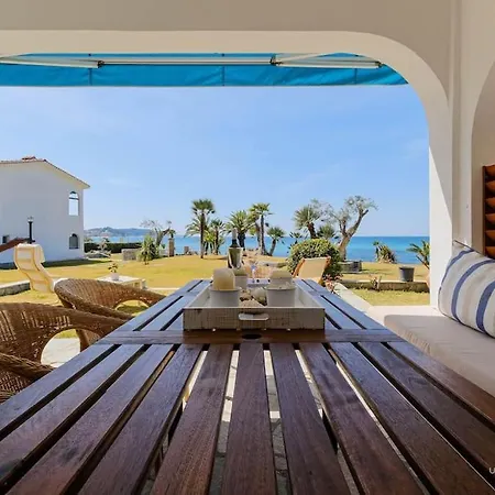 Sea Breeze Apartments, Beachfront Location شقة Skála Foúrkas