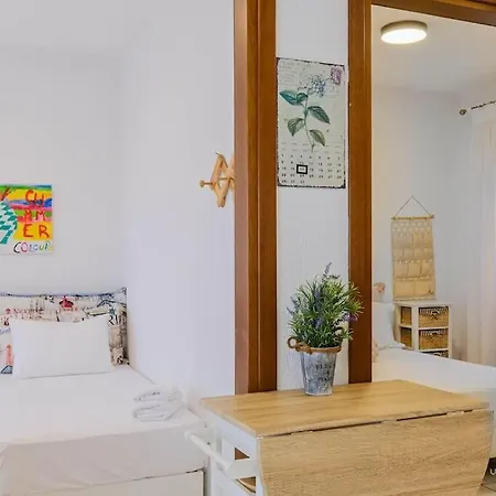 Sea Breeze Apartments, Beachfront Location