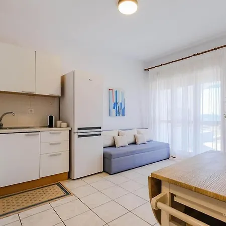 Sea Breeze Apartments, Beachfront Location شقة *