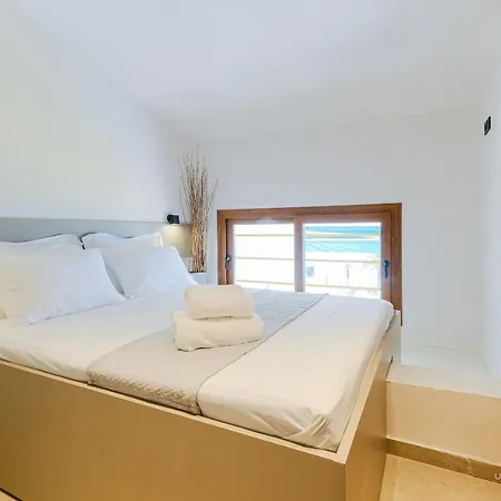 شقة Sea Breeze Apartments, Beachfront Location *