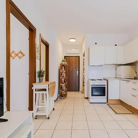 Sea Breeze Apartments, Beachfront Location شقة *