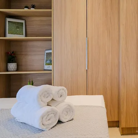 Sea Breeze Apartments, Beachfront Location Skála Foúrkas