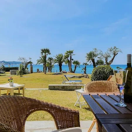 Sea Breeze Apartments, Beachfront Location Skála Foúrkas