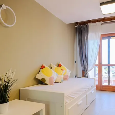 Sea Breeze Apartments, Beachfront Location * Skála Foúrkas