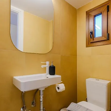 شقة Sea Breeze Apartments, Beachfront Location Skála Foúrkas