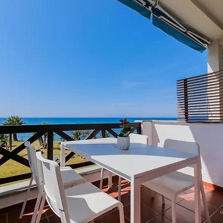 Sea Breeze Apartments, Beachfront Location Apartmán Skála Foúrkas