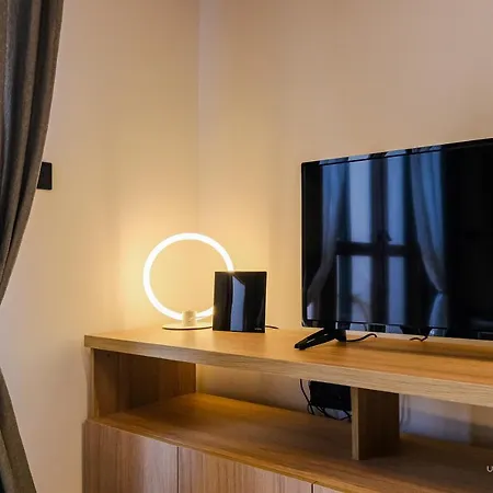 Sea Breeze Apartments, Beachfront Location شقة *