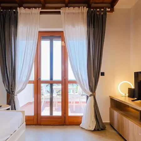 شقة Sea Breeze Apartments, Beachfront Location Skála Foúrkas
