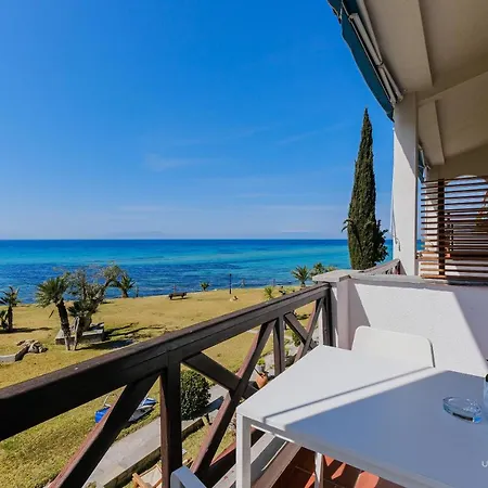 Sea Breeze Apartments, Beachfront Location