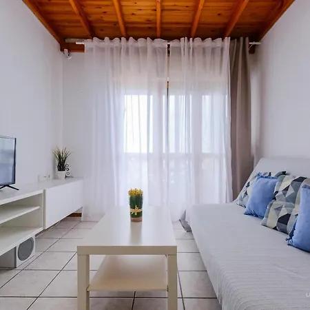 Apartment Sea Breeze Apartments, Beachfront Location *