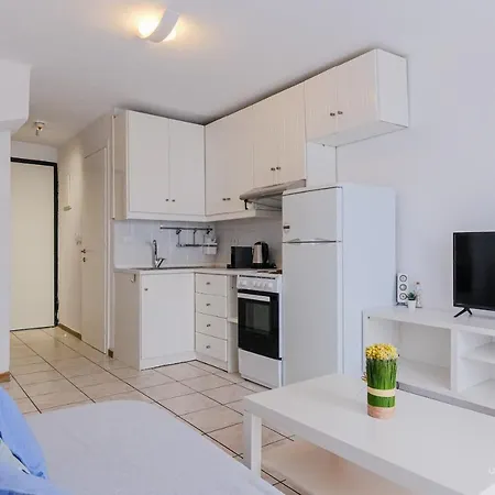 Sea Breeze Apartments, Beachfront Location
