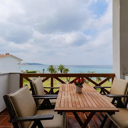 Sea Breeze Apartments, Beachfront Location شقة Skála Foúrkas