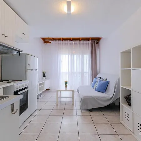 Sea Breeze Apartments, Beachfront Location * Skala Fourkas