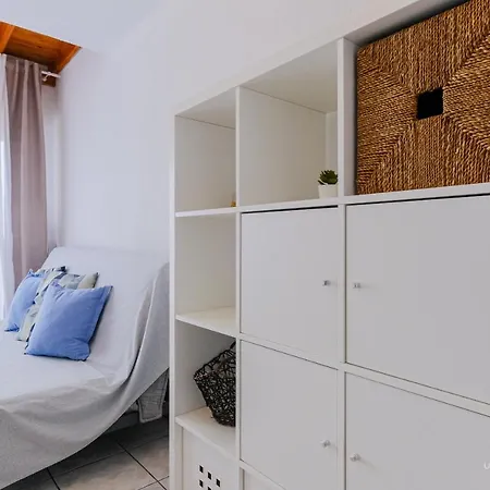 Sea Breeze Apartments, Beachfront Location * Skála Foúrkas