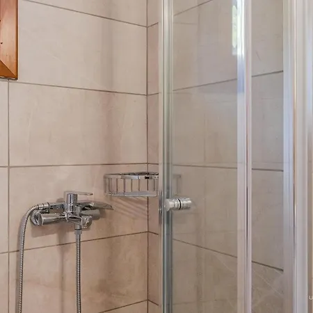 Sea Breeze Apartments, Beachfront Location *
