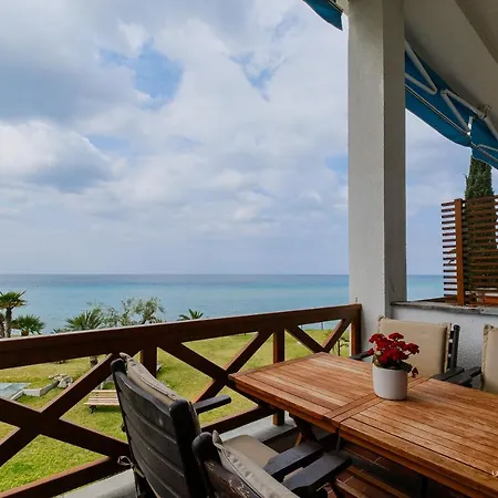 Sea Breeze Apartments, Beachfront Location Apartmán *