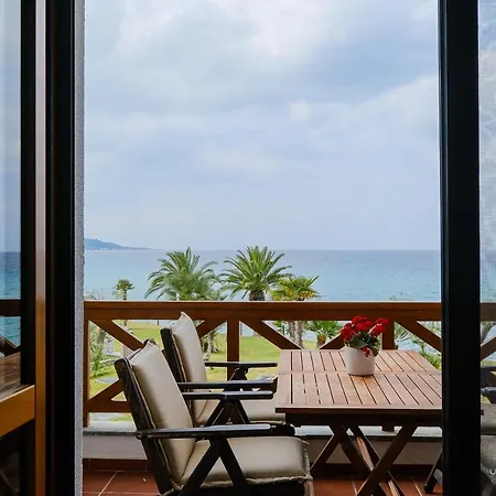 Sea Breeze Apartments, Beachfront Location Apartmán Skála Foúrkas