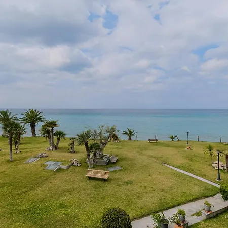 Sea Breeze Apartments, Beachfront Location * Skála Foúrkas