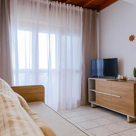 Sea Breeze Apartments, Beachfront Location Apartmán