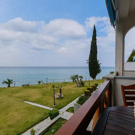 Sea Breeze Apartments, Beachfront Location Apartmán *