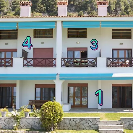 Sea Breeze Apartments, Beachfront Location Apartment