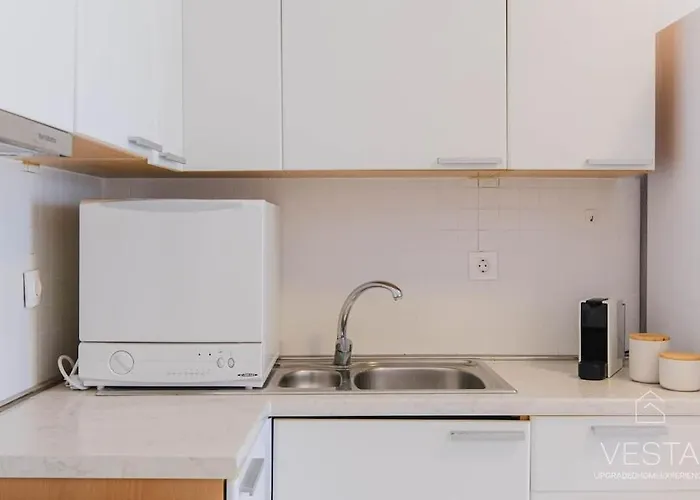 Sea Breeze Apartments, Beachfront Location