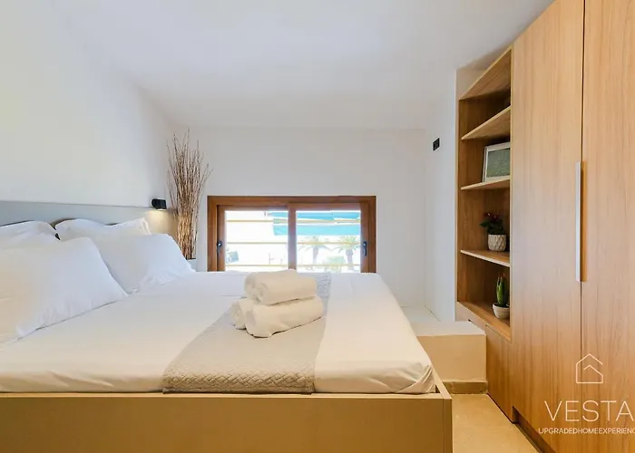Sea Breeze Apartments, Beachfront Location * Skála Foúrkas