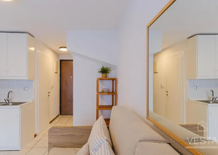 Sea Breeze Apartments, Beachfront Location