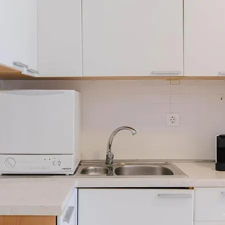 Sea Breeze Apartments, Beachfront Location