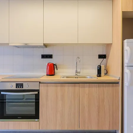 Sea Breeze Apartments, Beachfront Location *