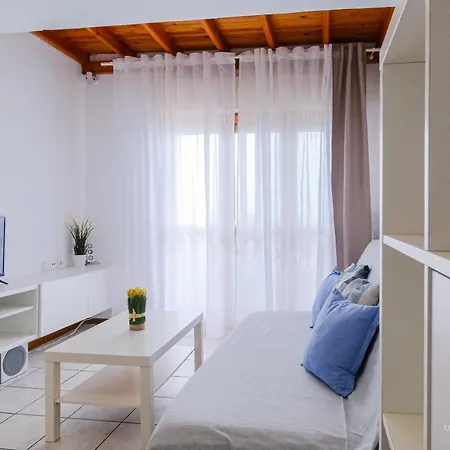 Apartman Sea Breeze Apartments, Beachfront Location *