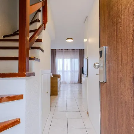 Sea Breeze Apartments, Beachfront Location