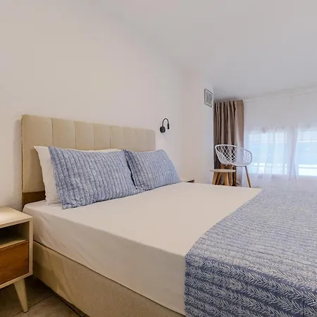 Sea Breeze Apartments, Beachfront Location Apartman *