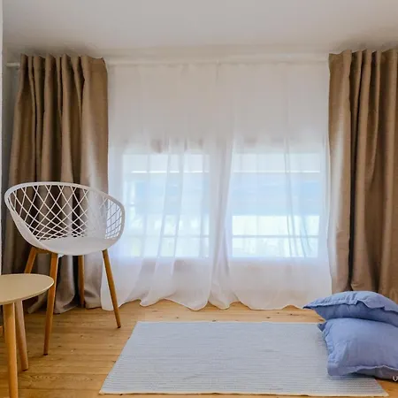 Sea Breeze Apartments, Beachfront Location