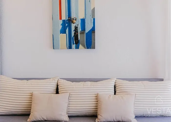 Sea Breeze Apartments, Beachfront Location *