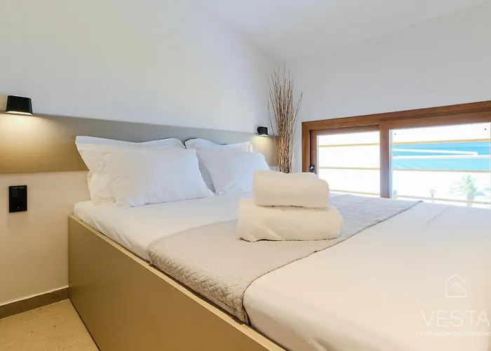 Sea Breeze Apartments, Beachfront Location * Skála Foúrkas