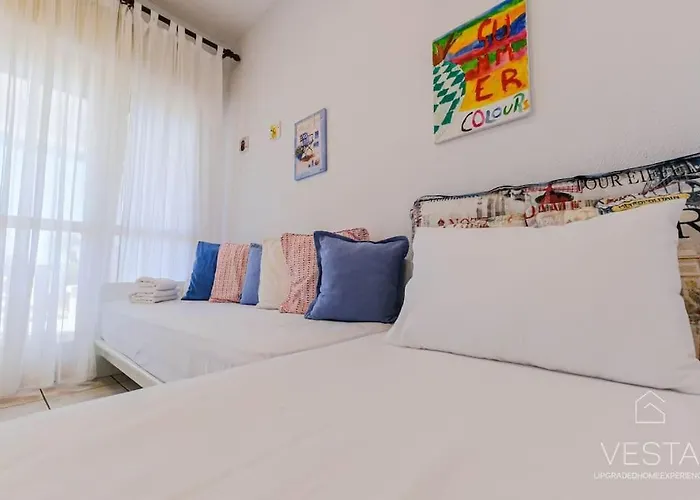 Sea Breeze Apartments, Beachfront Location Lejlighed *