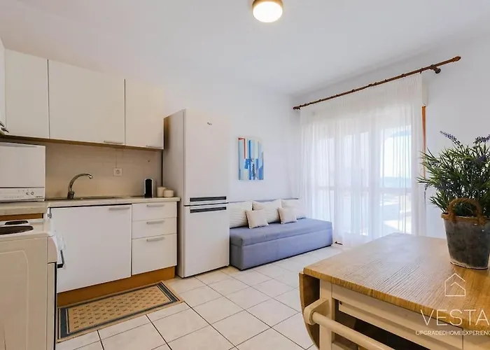 Sea Breeze Apartments, Beachfront Location Lejlighed *