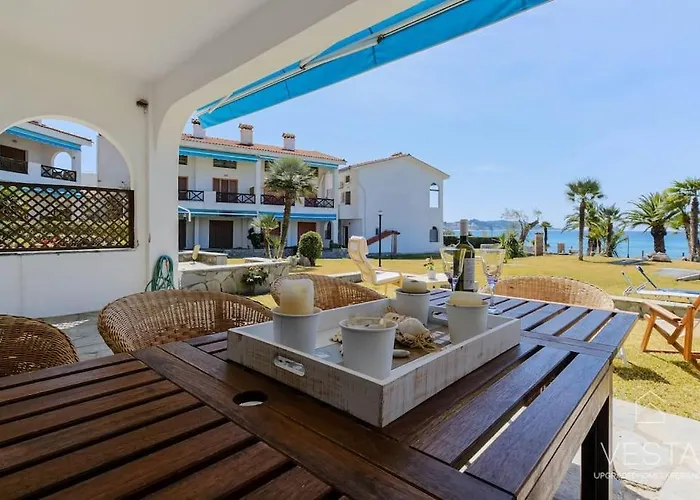 Sea Breeze Apartments, Beachfront Location * Skála Foúrkas