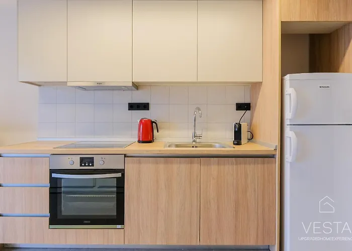 Sea Breeze Apartments, Beachfront Location *