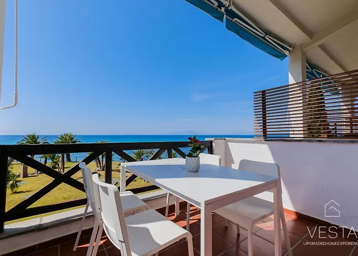 Sea Breeze Apartments, Beachfront Location Lejlighed Skála Foúrkas