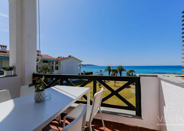 Sea Breeze Apartments, Beachfront Location Lejlighed