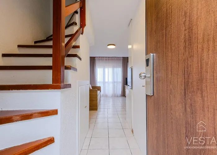 Sea Breeze Apartments, Beachfront Location