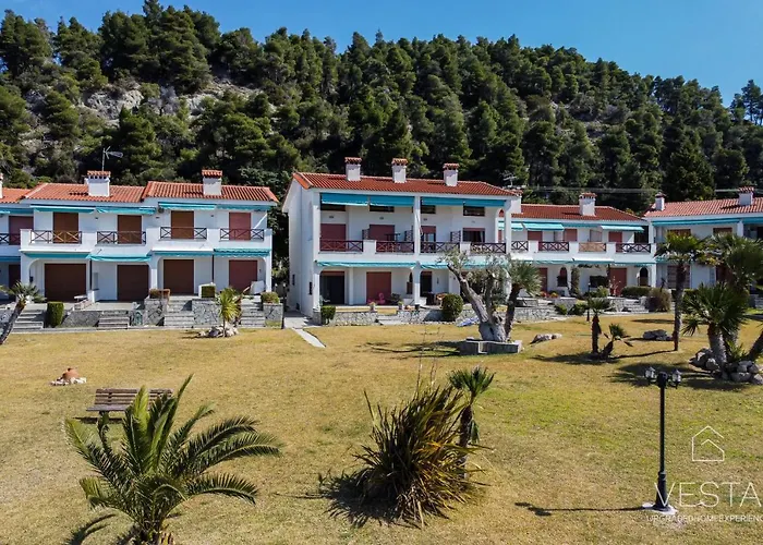 Sea Breeze Apartments, Beachfront Location