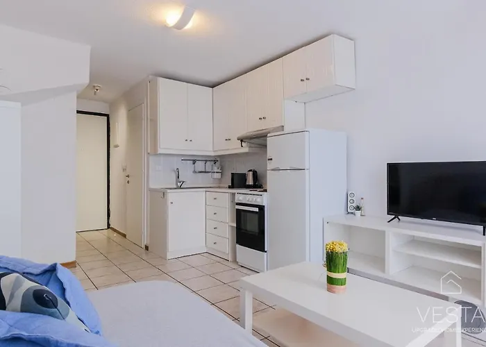 Sea Breeze Apartments, Beachfront Location